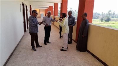 رئيس مدينة الأقصر يتفقد مدارس المدينة في أول يوم دراسي lصور