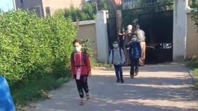 في أول أيام العام الجديد.. مدارس سوهاج تستقبل طلابها | فيديو 