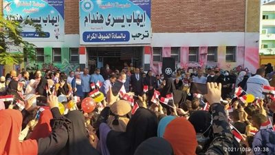 بالأعلام والبالونات.. مدارس الدقهلية تحتفل مع طلابها بأول أيام العام الدراسي| صور 