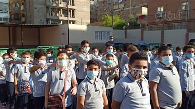 بالكمامات والكحول.. انتظام الدراسة بعدد من مدارس القاهرة |صور 