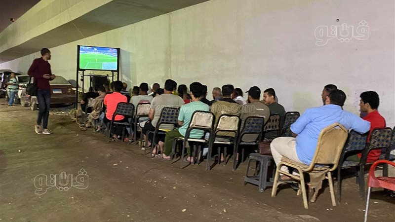 مشاهدة العشرات لمباراة