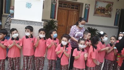 زي موحد.. التزام طلاب وتلاميذ مدارس قنا في أول يوم دراسي |صور