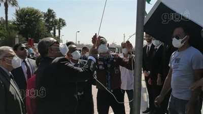 أول يوم جامعات.. توافد الآلاف على القاهرة ووزير التعليم العالي يرفع العلم في عين شمس