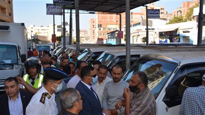 للتأكيد على قيمة التعريفة.. محافظ الدقهلية في حملة مفاجئة على مواقف المنصورة | صور 