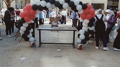 بالبالونات والورود.. احتفالية لطلاب جامعة الإسكندرية بالعام الدراسي الجديد