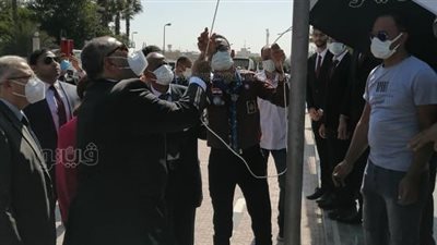 رئيس جامعة حلوان يشهد تحية العلم والنشيد الوطني بأول أيام العام الدراسي الجديد| صور 