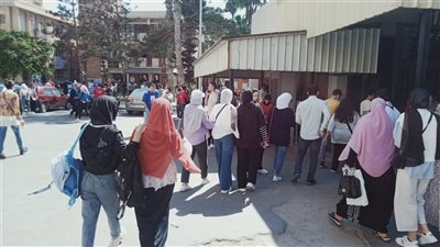 توافد الطلاب على جامعة الإسكندرية في أول أيام الدراسة | فيديو 