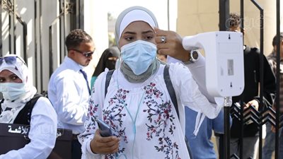 إجراءات احترازية مشددة في أول أيام العام الدراسي بجامعة عين شمس | صور 