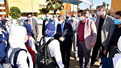 محافظ الغربية يشهد طابور الصباح في أول أيام العام الدراسي الجديد | صور 
