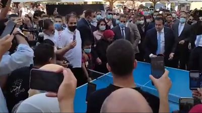 مباراة تنس طاولة بين وزير التعليم العالي وطالب بجامعة القاهرة| فيديو 