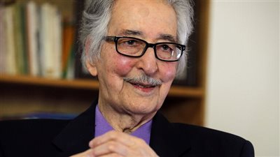 سجن مرتين ومات هاربا بفرنسا..تعرف على أول رئيس جمهورية بعد الثورة الإيرانية