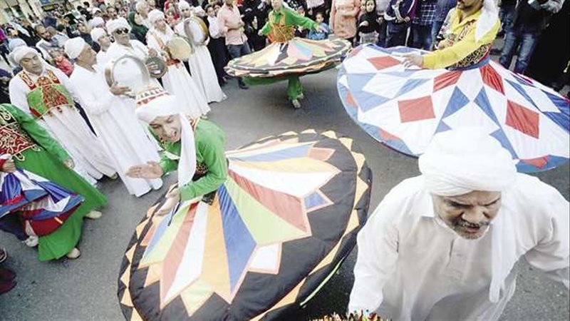من مظاهر الاحتفال