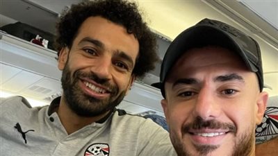 الونش ينشر صورته مع محمد صلاح على متن طائرة السفر إلى ليبيا