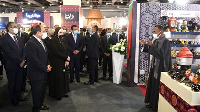 «الطفاية دي».. أشهر صعيدي بمصر يكشف كواليس زيارة الرئيس لجناحه بمعرض تراثنا | فيديو