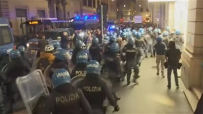 التظاهرات تضرب شوارع روما.. والشرطة الإيطالية تستخدم الغاز | فيديو