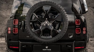 مقصورة ديفندر فالينس توكسيدو بلاك الفخمة تتزين باللون الأسود