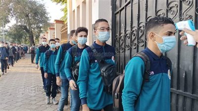 طوابير الطلاب أمام مدرسة السعيدية بالجيزة | فيديو وصور 