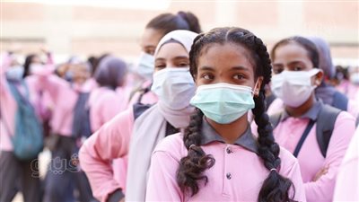 بعلم مصر والكمامات الطبية.. طالبات سرايا القبة في الطابور الصباحي بأول أيام العام الدراسي | صور 