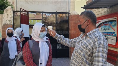 الالتزام بالكمامات وكاشف الحرارة بأول أيام العام الدراسي الجديد في مطروح |صور 