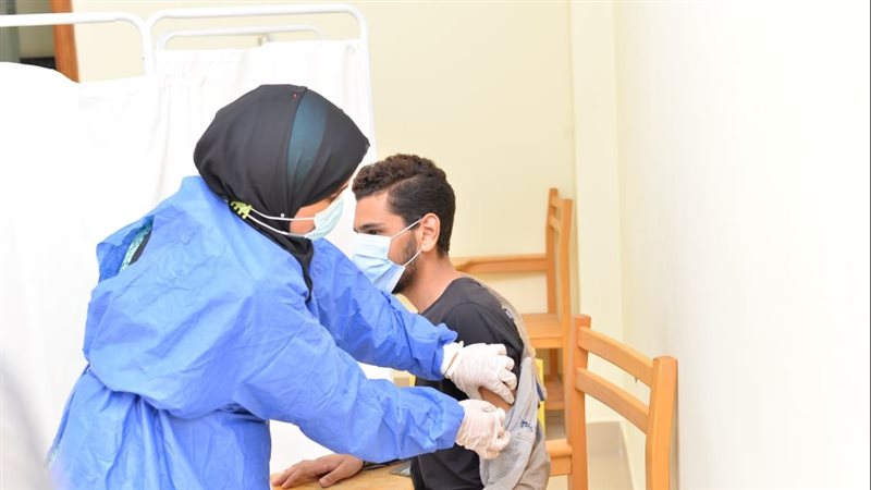 تطعيم طلاب الجامعات