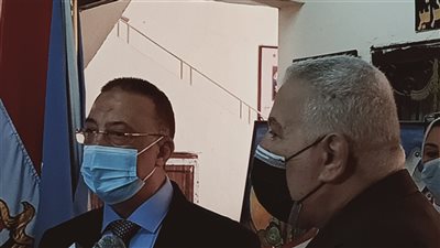 أجواء الحصة الأولى.. محافظ الإسكندرية يتفقد مدرسة نبوية موسى | فيديو 