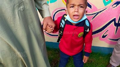 10 جنيهات تعيد طفل إلى مدرسته بالشرقية | فيديو