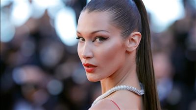 بأنغام قصائد محمود درويش.. بيلا حديد تحتفل بعيد ميلادها | صور