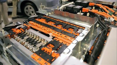 مركز أمريكا العالمي يتقدم في صناعة بطاريات الليثيوم بفضل تسلا