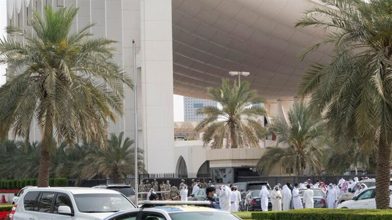 اعتصام عشرات الكويتين
