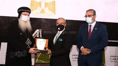 مطران طنطا خلال وضع حجر أساس مستشفى ٩٠٠٩٠٠: صرح طبى كبير