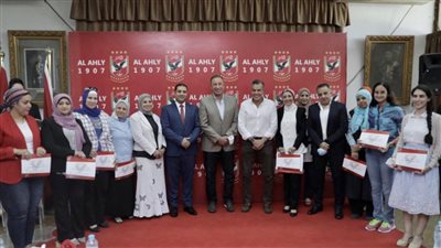 الخطيب يُسلِّم شهادات المرحلة الأولى من مبادرة «تعليم الكبار»