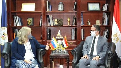 العناني يلتقي سفيرة سلوفينيا لبحث التعاون في المجال السياحي