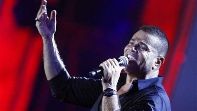 ناقد موسيقي: عمرو دياب تأثر في بداياته بمحمد منير |فيديو 