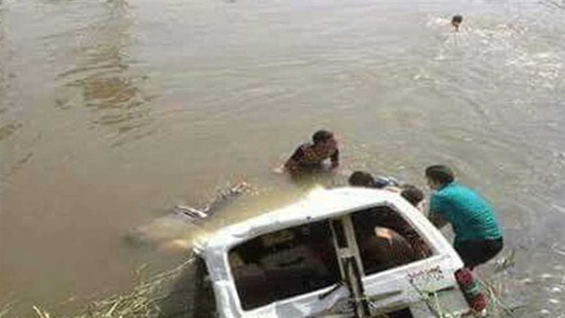 سقوط ميكروباص 