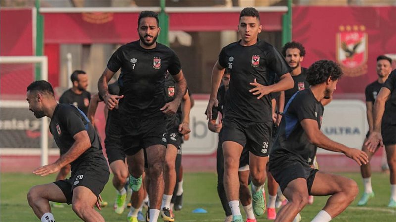 لاعبو الأهلي
