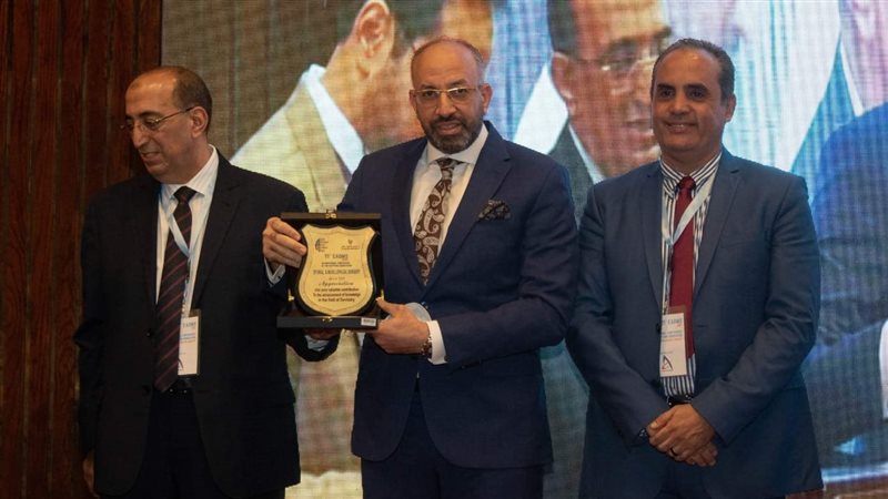 أثناء تكريم النائب