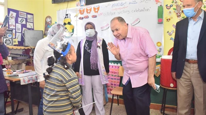محافظ اسيوط في إحدى