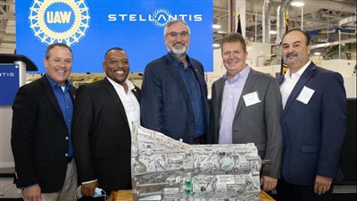 ستيلانتس تعيد هيكلة مصانعها لإنتاج محركات ونواقل حركة جديدة