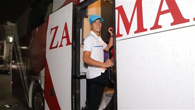 حافلة الزمالك تصل ستاد السلام استعدادا لمواجهة الأهلي