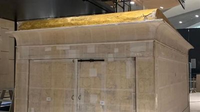 انتهاء نقل المقصورة الثانية للملك توت عنخ آمون لمكان عرضها بالمتحف الكبير