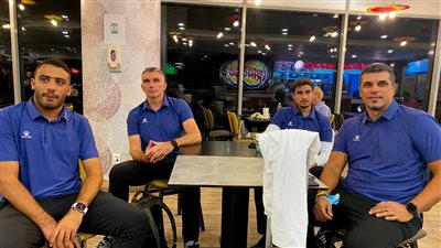 حافلة الزمالك تصل مطار القاهرة استعدادًا للسفر إلى كينيا