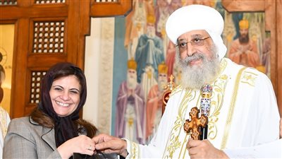 البابا تواضروس يكرم وزيرة الهجرة لجهودها في خدمة المصريين بالخارج