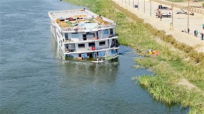 التفاصيل الكاملة لغرق الباخرة سونستا بالمنيا.. مقاول: لولا عناية الله لهلكنا جميعا.. والأجهزة التنفيذية تواصل عملية الإنقاذ (فيديو وصور)