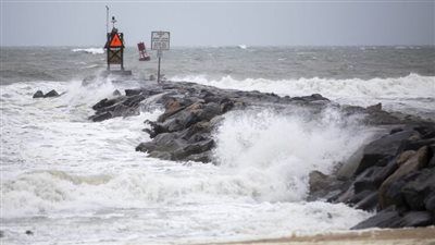 العاصفة أوفيليا تصل إلى كارولينا الشمالية ومخاوف من فيضانات مدمرة