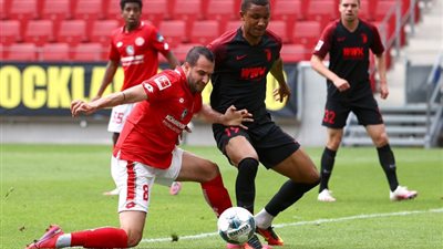 تغريم نادي كولن الألماني مبلغ 595 ألف يورو بسبب الألعاب النارية للجماهير