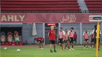 الابتسامة شعار ديانج في تدريبات الأهلي (فيديو)