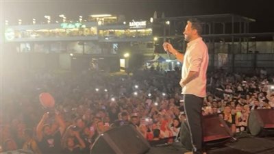 رامي جمال يشعل حفله الثالث بالإسكندرية بباقة من أبرز أغانيه (صور)