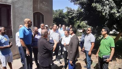 حملة موسعة لإزالة المخالفات وتنفيذ أعمال الصيانة لمحاور الشروق