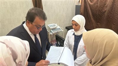 وزير الصحة يتفقد مستشفى هليوبوليس في زيارة مفاجئة 