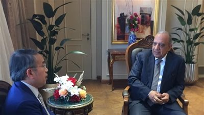 وزير قطاع الأعمال يؤكد اهتمام الحكومة بتنمية علاقاتها التجارية والاستثمارية مع الصين